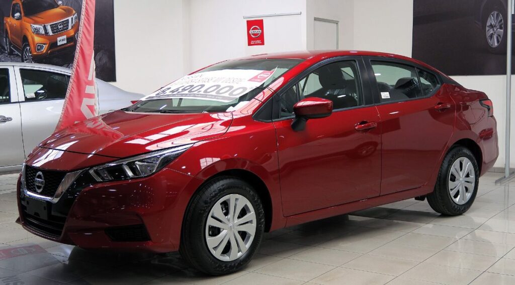 Nissan Versa 1.6 Sense 2020 (49235635261).jpg