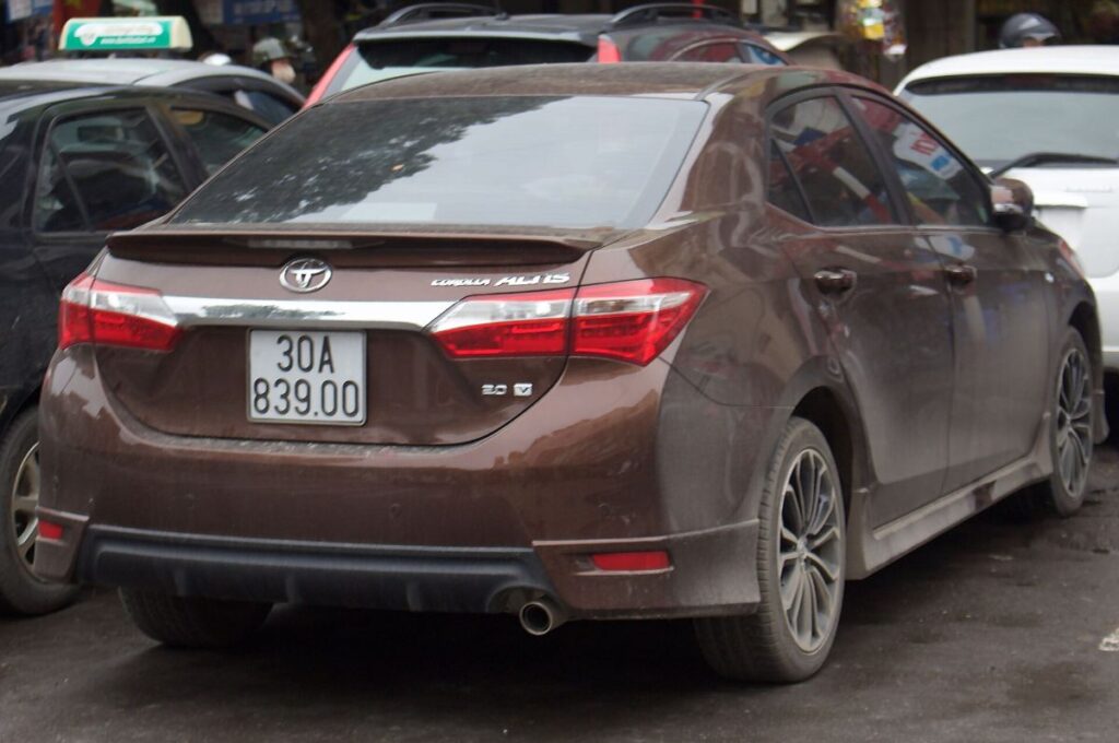 1000376698 2015 Toyota Corolla Altis (ZRE172R) sedã 2.0V