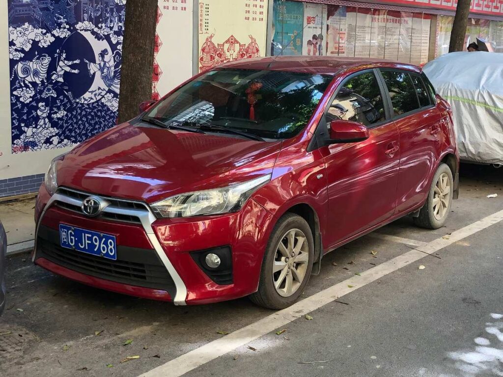 1000377822 Toyota Yaris L hatch